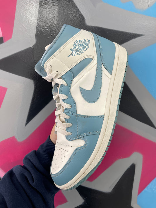 Nike Jordan 1 Mid UNC Sneakers