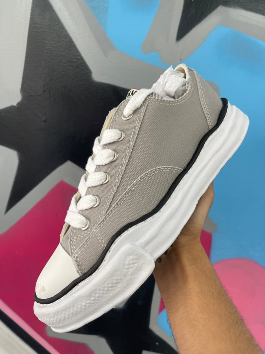 MMY Peterson Low Grey Canvas (EU 44) New With Box