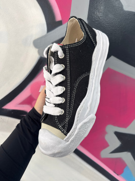 MMY Low Black White New 44 (11) With Box